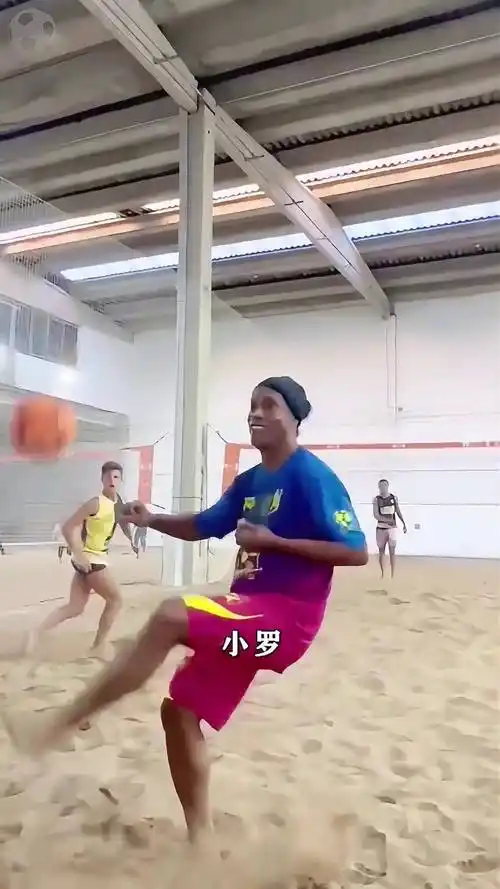 他的一举一